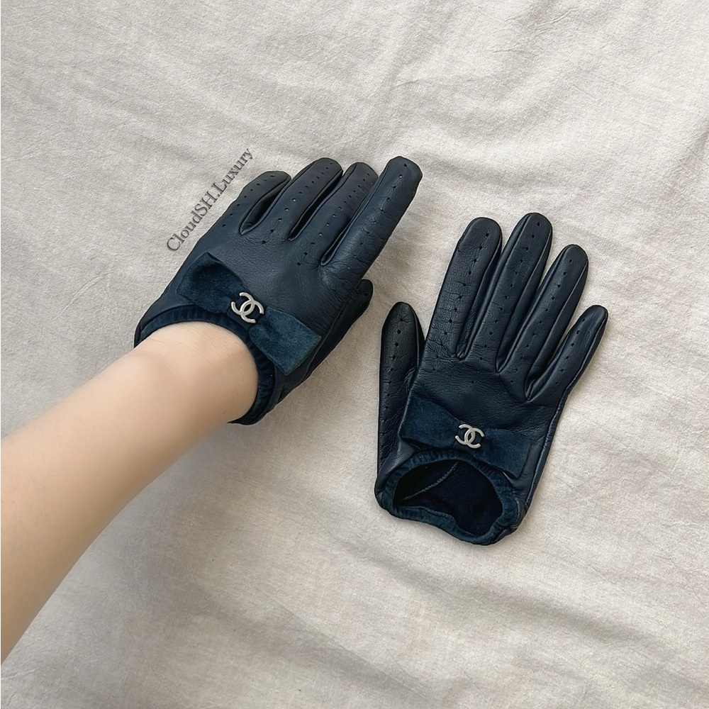 Auth Chanel Classic CC Logo Bow Dark Navy Leather Gloves - Size 7 (XS) - Picture 12 of 13